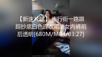 当蜜桃臀配上黑丝和情趣内裤