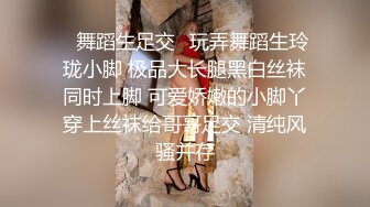 单位女厕连着两次拍到年轻美女同事的多毛小黑鲍 (1)