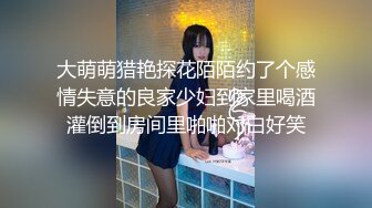 变态男让极品女神美女穿上泳衣在操B,肥嫩小逼被大鸡巴狠操！.