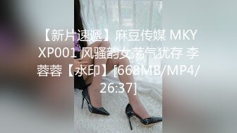 风骚小辣妹全程露脸4女同台，黑丝诱惑吃奶玩逼，轮流展示骚穴，群魔乱舞淫荡又刺激，听大哥指挥精彩别错过