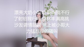 和女友出去度假 直接大白天在海滩上操逼 真是刺激啊