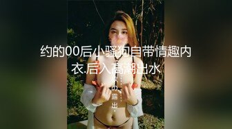 3冒死在洗澡间头顶卡上手机偷偷拍妈妈香艳洗澡！