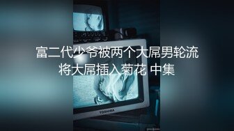 十月新流出女偷拍客潜入游泳场更衣洗漱室偷拍女泳客换衣服淋浴角度不错正面拍了几个美女洗澡